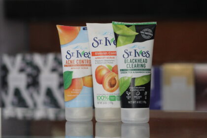 St.Ives Fresh Skin Face Scrub 170G